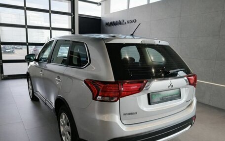 Mitsubishi Outlander III рестайлинг 3, 2015 год, 1 679 000 рублей, 6 фотография
