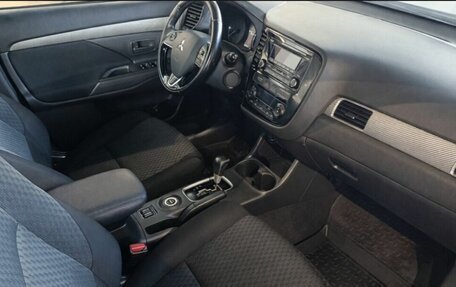 Mitsubishi Outlander III рестайлинг 3, 2015 год, 1 679 000 рублей, 8 фотография