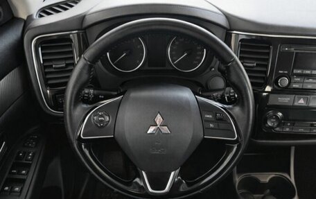 Mitsubishi Outlander III рестайлинг 3, 2015 год, 1 679 000 рублей, 10 фотография