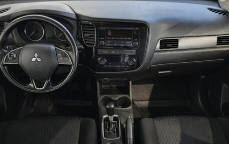 Mitsubishi Outlander III рестайлинг 3, 2015 год, 1 679 000 рублей, 12 фотография