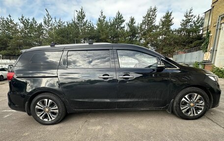 KIA Carnival III, 2019 год, 2 500 000 рублей, 2 фотография