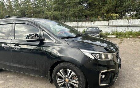 KIA Carnival III, 2019 год, 2 500 000 рублей, 3 фотография
