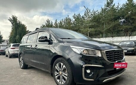 KIA Carnival III, 2019 год, 2 500 000 рублей, 10 фотография