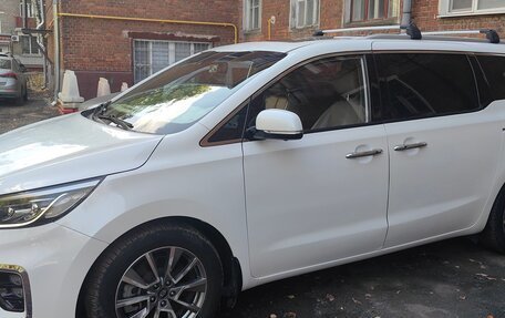 KIA Carnival III, 2018 год, 2 850 000 рублей, 4 фотография