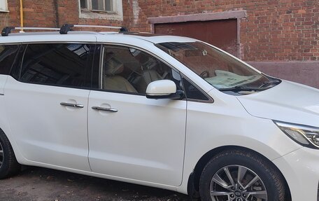 KIA Carnival III, 2018 год, 2 850 000 рублей, 3 фотография