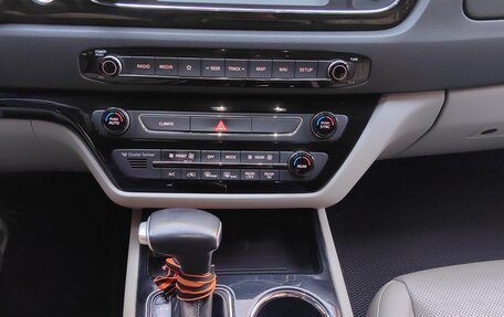 KIA Carnival III, 2018 год, 2 850 000 рублей, 6 фотография