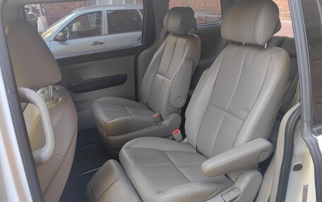 KIA Carnival III, 2018 год, 2 850 000 рублей, 14 фотография