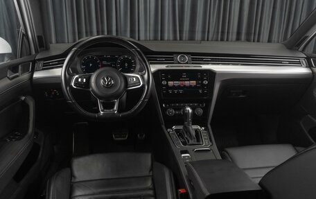 Volkswagen Passat B8 рестайлинг, 2018 год, 2 339 000 рублей, 12 фотография