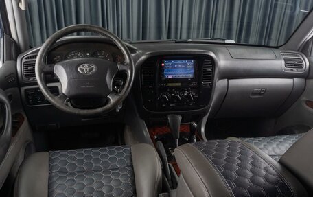 Toyota Land Cruiser 100 рестайлинг 2, 2001 год, 1 529 000 рублей, 6 фотография