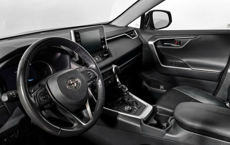 Toyota RAV4, 2022 год, 3 350 000 рублей, 9 фотография