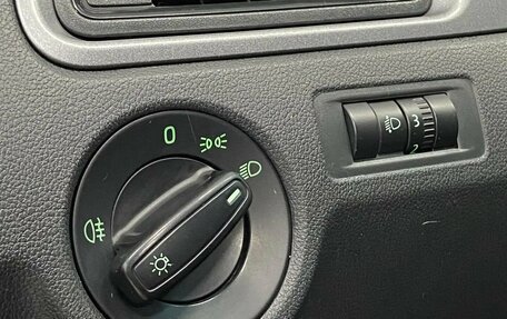 Skoda Rapid I, 2015 год, 990 000 рублей, 12 фотография