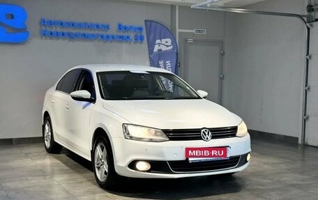 Volkswagen Jetta VI, 2011 год, 850 000 рублей, 3 фотография