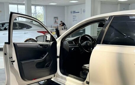 Volkswagen Jetta VI, 2011 год, 850 000 рублей, 11 фотография