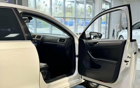 Volkswagen Jetta VI, 2011 год, 850 000 рублей, 15 фотография