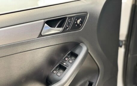 Volkswagen Jetta VI, 2011 год, 850 000 рублей, 14 фотография