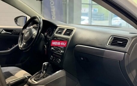 Volkswagen Jetta VI, 2011 год, 850 000 рублей, 17 фотография