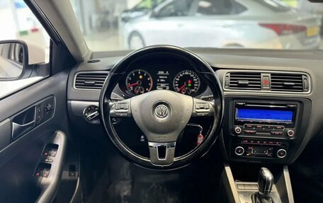 Volkswagen Jetta VI, 2011 год, 850 000 рублей, 24 фотография