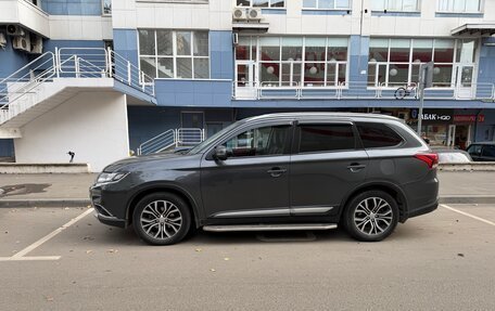 Mitsubishi Outlander III рестайлинг 3, 2018 год, 2 499 999 рублей, 3 фотография