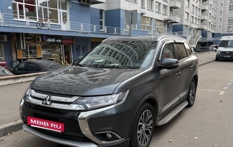 Mitsubishi Outlander III рестайлинг 3, 2018 год, 2 499 999 рублей, 2 фотография