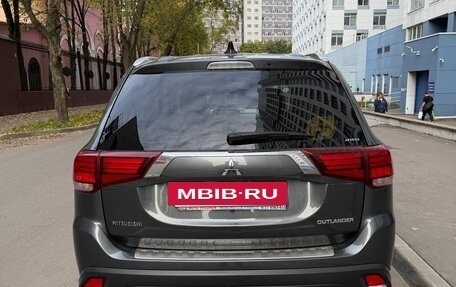 Mitsubishi Outlander III рестайлинг 3, 2018 год, 2 499 999 рублей, 5 фотография