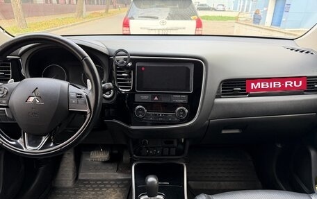 Mitsubishi Outlander III рестайлинг 3, 2018 год, 2 499 999 рублей, 6 фотография
