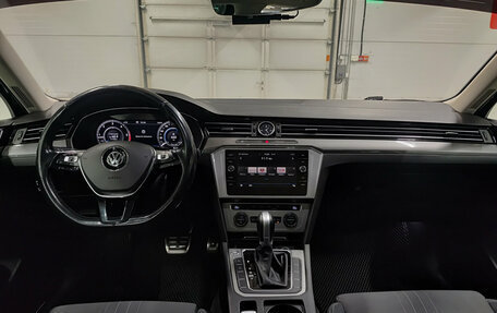 Volkswagen Passat B8 рестайлинг, 2018 год, 2 100 000 рублей, 17 фотография