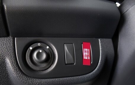 Renault Logan II, 2019 год, 1 299 000 рублей, 17 фотография