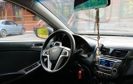 Hyundai Solaris II рестайлинг, 2015 год, 1 000 000 рублей, 5 фотография
