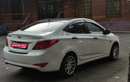 Hyundai Solaris II рестайлинг, 2015 год, 1 000 000 рублей, 4 фотография