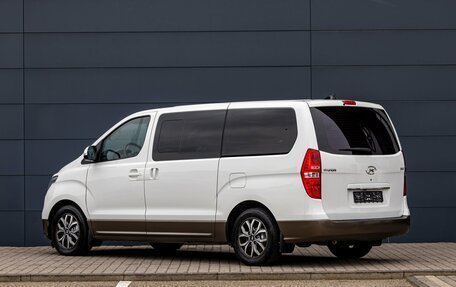 Hyundai H-1 II рестайлинг, 2019 год, 2 195 000 рублей, 4 фотография