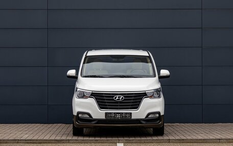 Hyundai H-1 II рестайлинг, 2019 год, 2 195 000 рублей, 2 фотография
