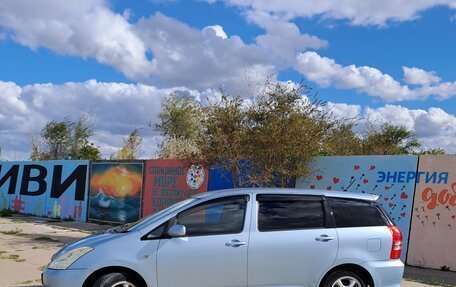 Toyota Wish II, 2003 год, 700 000 рублей, 2 фотография