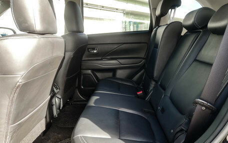 Mitsubishi Outlander III рестайлинг 3, 2019 год, 2 397 000 рублей, 10 фотография