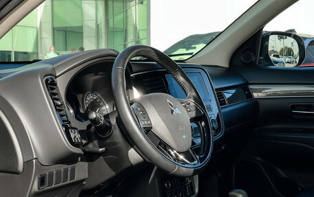 Mitsubishi Outlander III рестайлинг 3, 2019 год, 2 397 000 рублей, 13 фотография