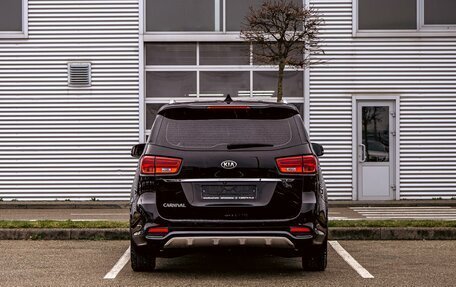 KIA Carnival III, 2019 год, 2 305 000 рублей, 5 фотография