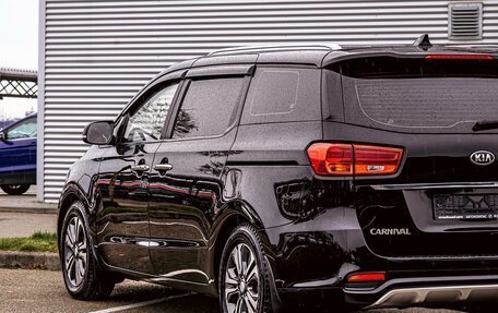 KIA Carnival III, 2019 год, 2 305 000 рублей, 9 фотография