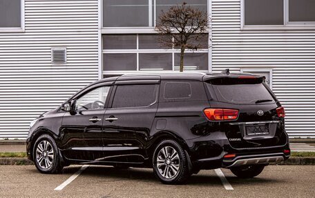 KIA Carnival III, 2019 год, 2 305 000 рублей, 4 фотография