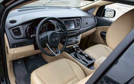 KIA Carnival III, 2019 год, 2 305 000 рублей, 13 фотография