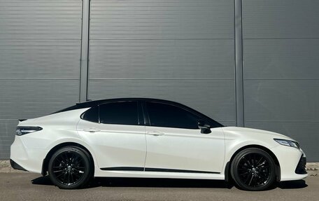 Toyota Camry, 2018 год, 2 290 000 рублей, 4 фотография