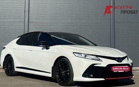 Toyota Camry, 2018 год, 2 290 000 рублей, 3 фотография