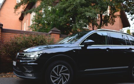 Volkswagen Tiguan II, 2019 год, 1 770 000 рублей, 2 фотография
