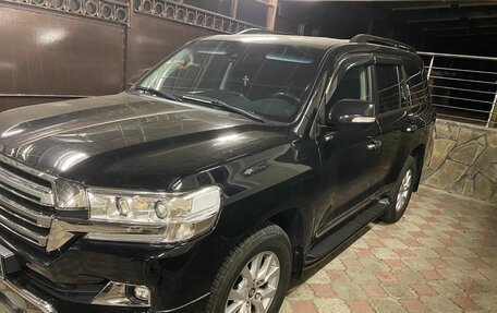 Toyota Land Cruiser 200, 2018 год, 11 000 000 рублей, 2 фотография