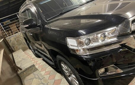 Toyota Land Cruiser 200, 2018 год, 11 000 000 рублей, 4 фотография