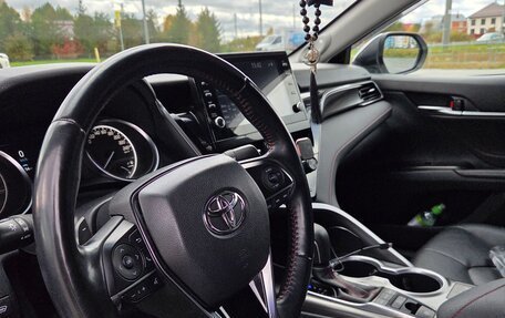 Toyota Camry, 2021 год, 3 399 000 рублей, 10 фотография