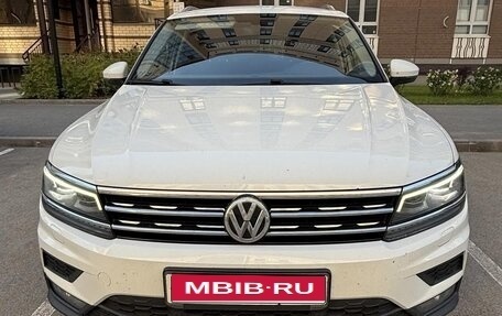 Volkswagen Tiguan II, 2017 год, 2 800 000 рублей, 1 фотография