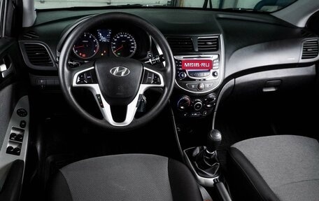 Hyundai Solaris II рестайлинг, 2012 год, 1 100 000 рублей, 6 фотография