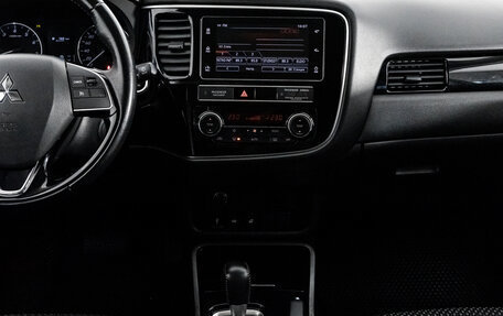 Mitsubishi Outlander III рестайлинг 3, 2019 год, 1 999 000 рублей, 13 фотография