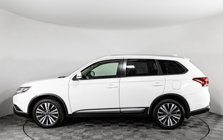 Mitsubishi Outlander III рестайлинг 3, 2019 год, 1 999 000 рублей, 8 фотография