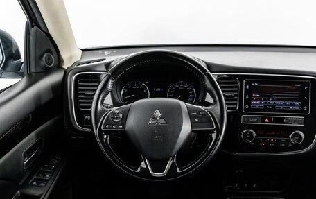 Mitsubishi Outlander III рестайлинг 3, 2019 год, 1 999 000 рублей, 11 фотография