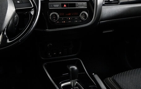 Mitsubishi Outlander III рестайлинг 3, 2019 год, 1 999 000 рублей, 12 фотография